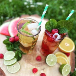 Chladné dny jsou, doufejme pryč, ale sezóna čajů zdaleka nekončí. 😊 Naopak si je můžete vychutnat v podobě svěžího...